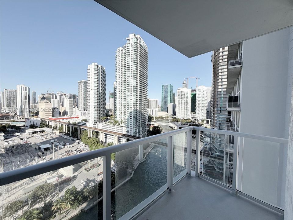 出租: $4,100 (2 贝兹, 3 浴室, 1486 平方英尺)