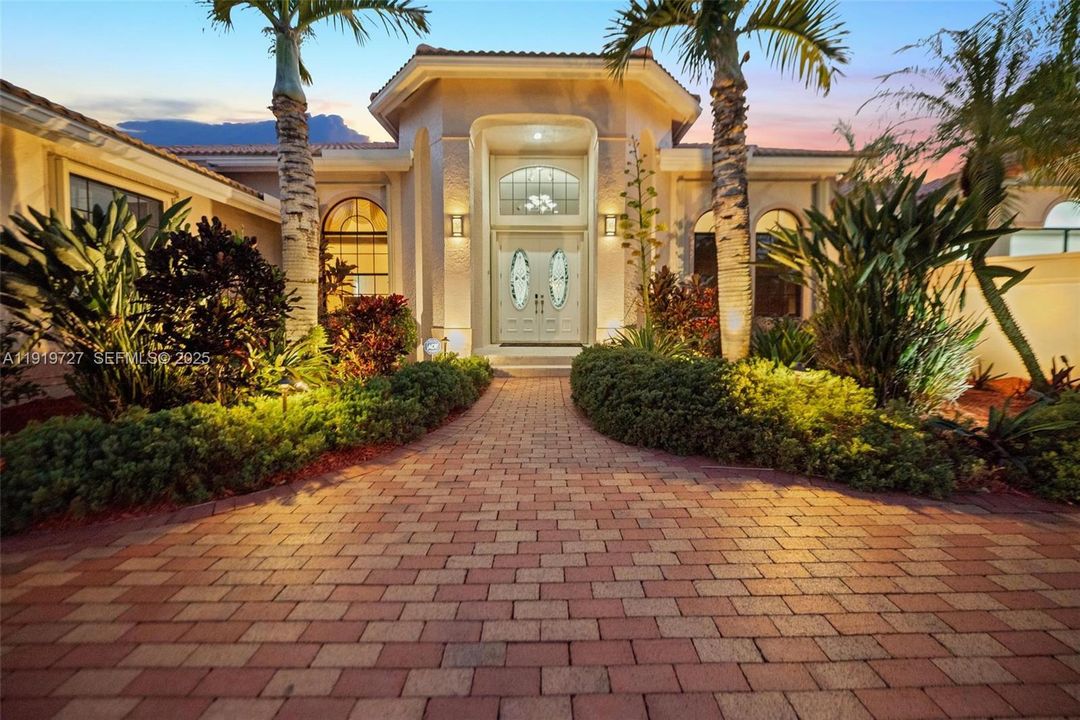 For Sale: $2,150,000 (5 beds, 3 baths, 4828 Square Feet)