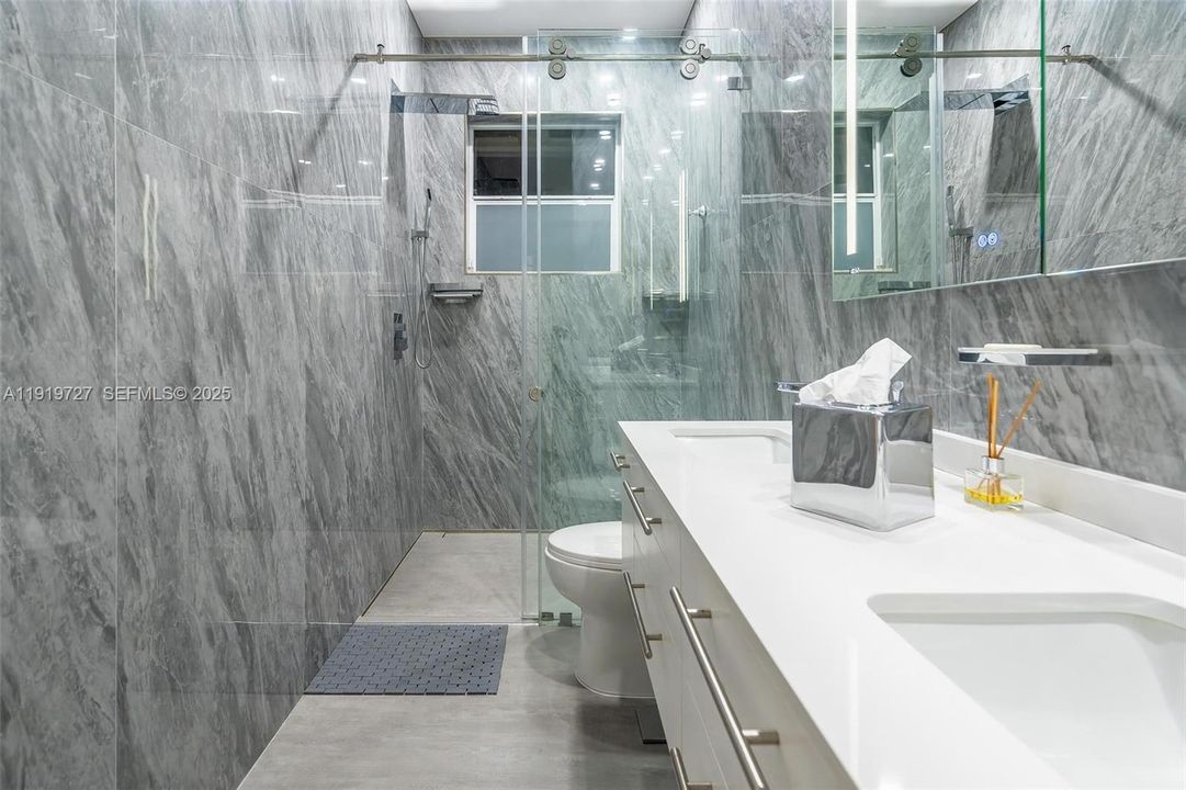 For Sale: $2,150,000 (5 beds, 3 baths, 4828 Square Feet)