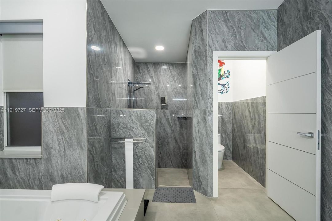 For Sale: $2,150,000 (5 beds, 3 baths, 4828 Square Feet)