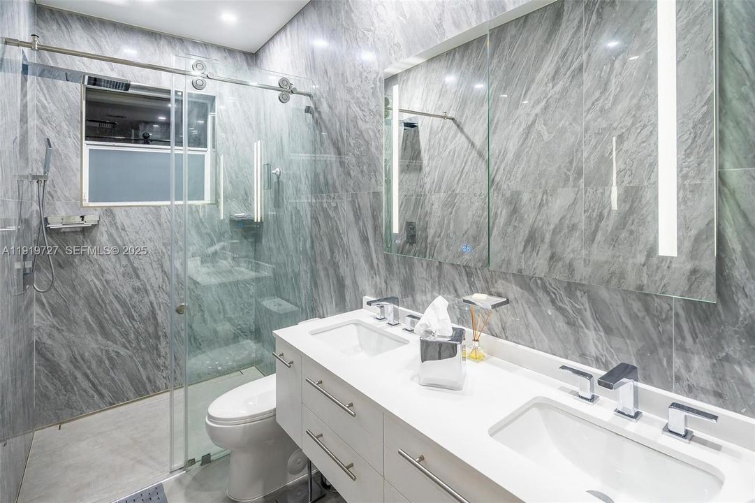 For Sale: $2,150,000 (5 beds, 3 baths, 4828 Square Feet)