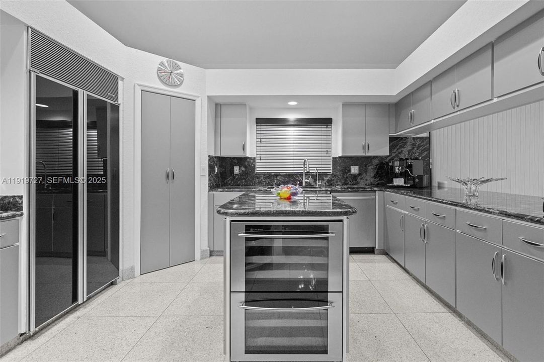 For Sale: $2,150,000 (5 beds, 3 baths, 4828 Square Feet)