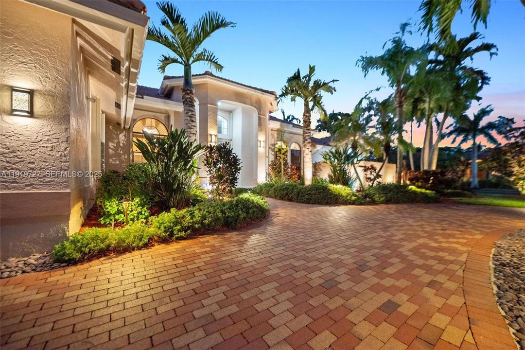 For Sale: $2,150,000 (5 beds, 3 baths, 4828 Square Feet)