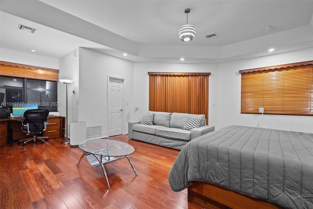 For Sale: $2,150,000 (5 beds, 3 baths, 4828 Square Feet)