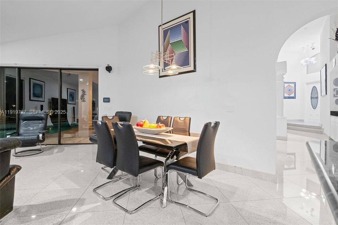 For Sale: $2,150,000 (5 beds, 3 baths, 4828 Square Feet)