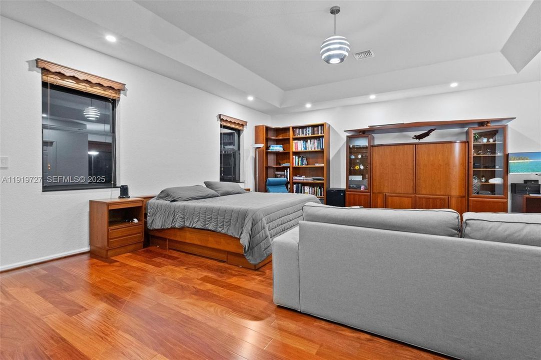 For Sale: $2,150,000 (5 beds, 3 baths, 4828 Square Feet)