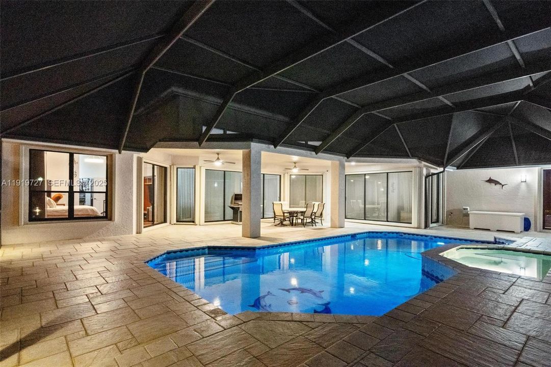 For Sale: $2,150,000 (5 beds, 3 baths, 4828 Square Feet)