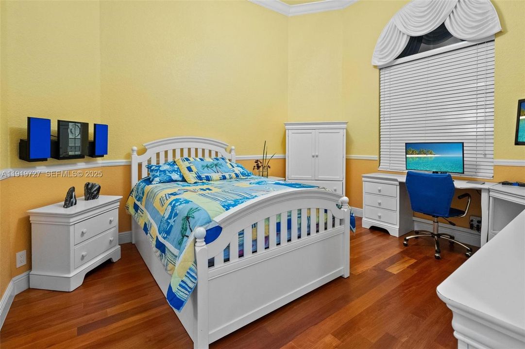 For Sale: $2,150,000 (5 beds, 3 baths, 4828 Square Feet)