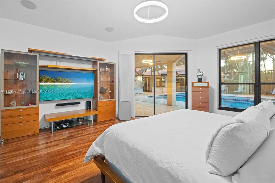 For Sale: $2,150,000 (5 beds, 3 baths, 4828 Square Feet)