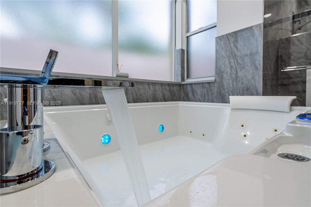 For Sale: $2,150,000 (5 beds, 3 baths, 4828 Square Feet)