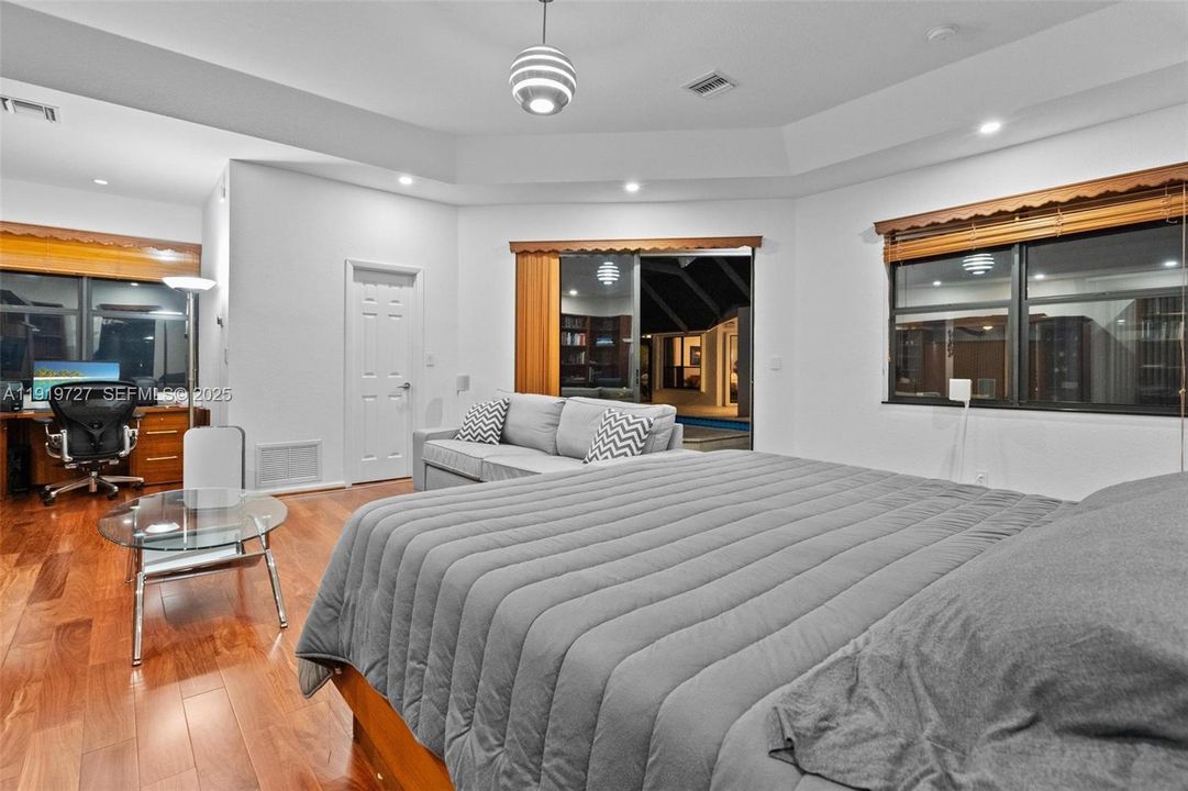 For Sale: $2,150,000 (5 beds, 3 baths, 4828 Square Feet)