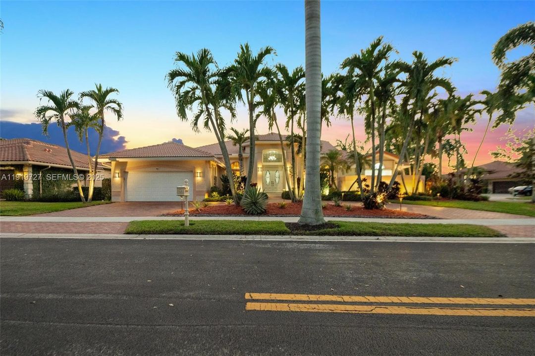 For Sale: $2,150,000 (5 beds, 3 baths, 4828 Square Feet)