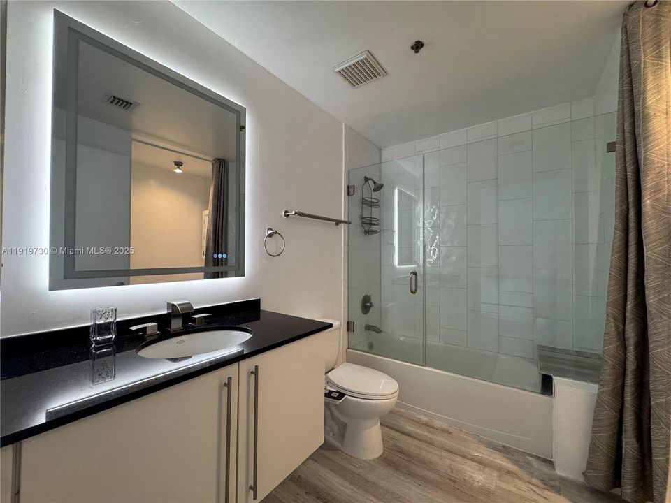 Active With Contract: $2,350 (0 beds, 1 baths, 624 Square Feet)