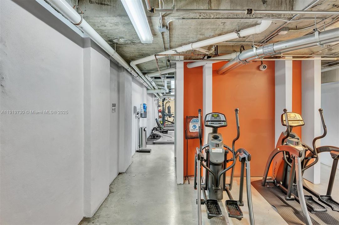 Active With Contract: $2,350 (0 beds, 1 baths, 624 Square Feet)