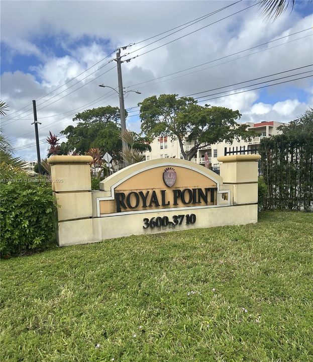 For Sale: $137,900 (2 beds, 2 baths, 1100 Square Feet)