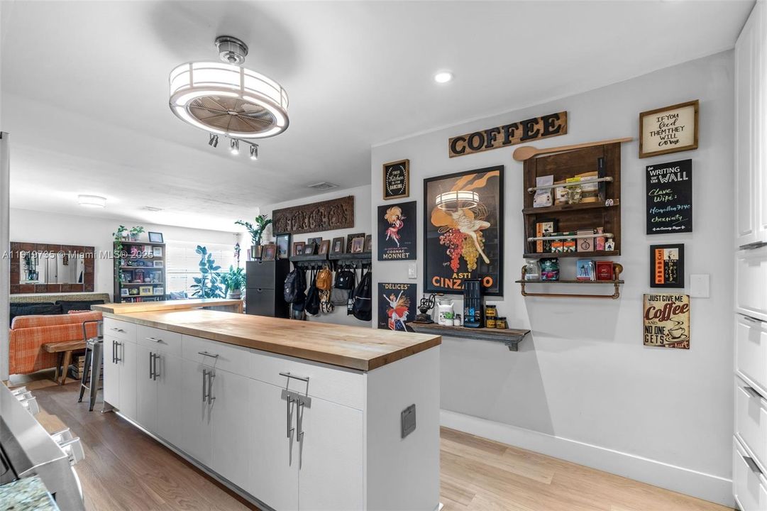 En Venta: $714,500 (3 camas, 2 baños, 1502 Pies cuadrados)