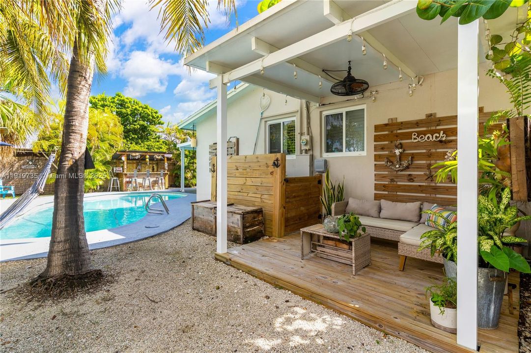 En Venta: $714,500 (3 camas, 2 baños, 1502 Pies cuadrados)