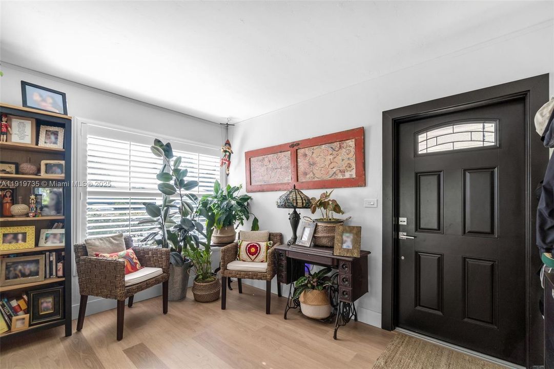 En Venta: $714,500 (3 camas, 2 baños, 1502 Pies cuadrados)