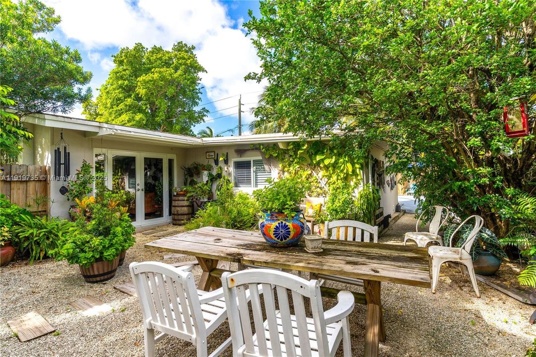 En Venta: $714,500 (3 camas, 2 baños, 1502 Pies cuadrados)