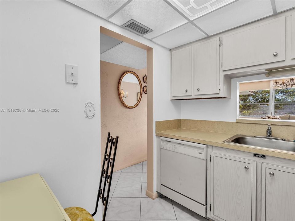 На продажу: $84,900 (1 спален, 1 ванн, 684 Квадратных фут)