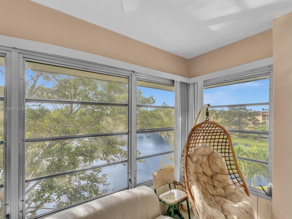 出租: $1,100 (1 贝兹, 1 浴室, 684 平方英尺)