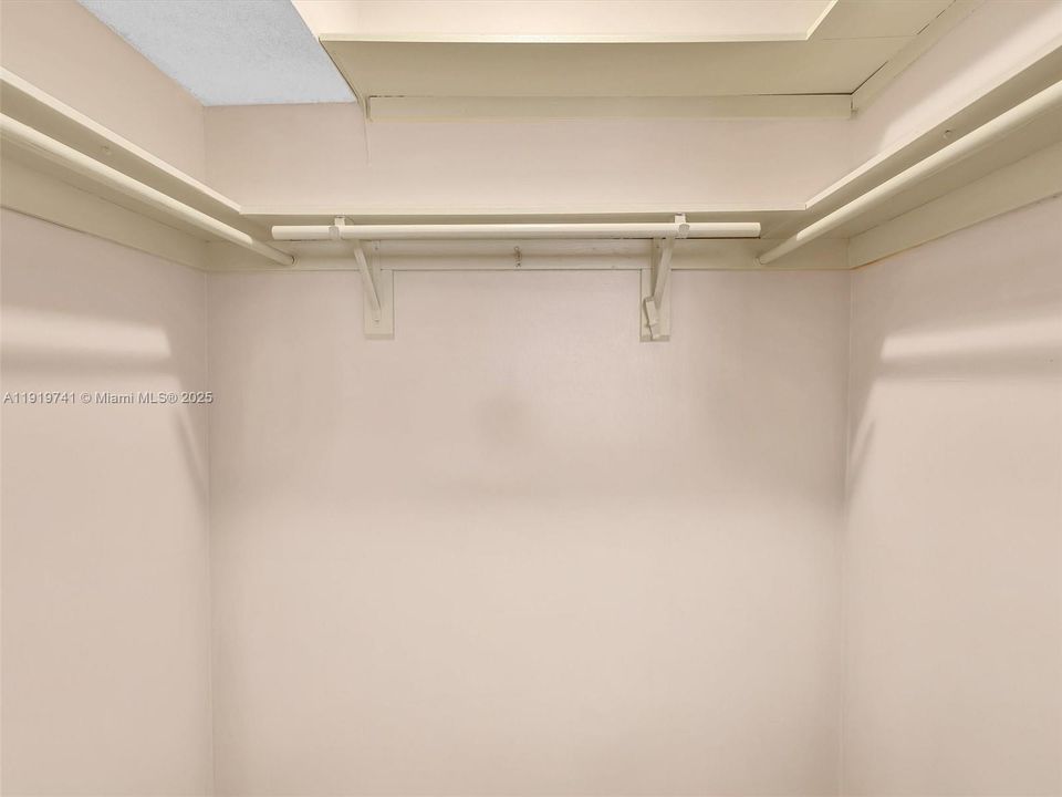 出租: $1,100 (1 贝兹, 1 浴室, 684 平方英尺)