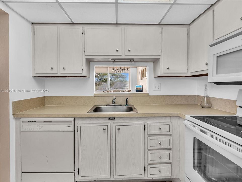 出租: $1,100 (1 贝兹, 1 浴室, 684 平方英尺)