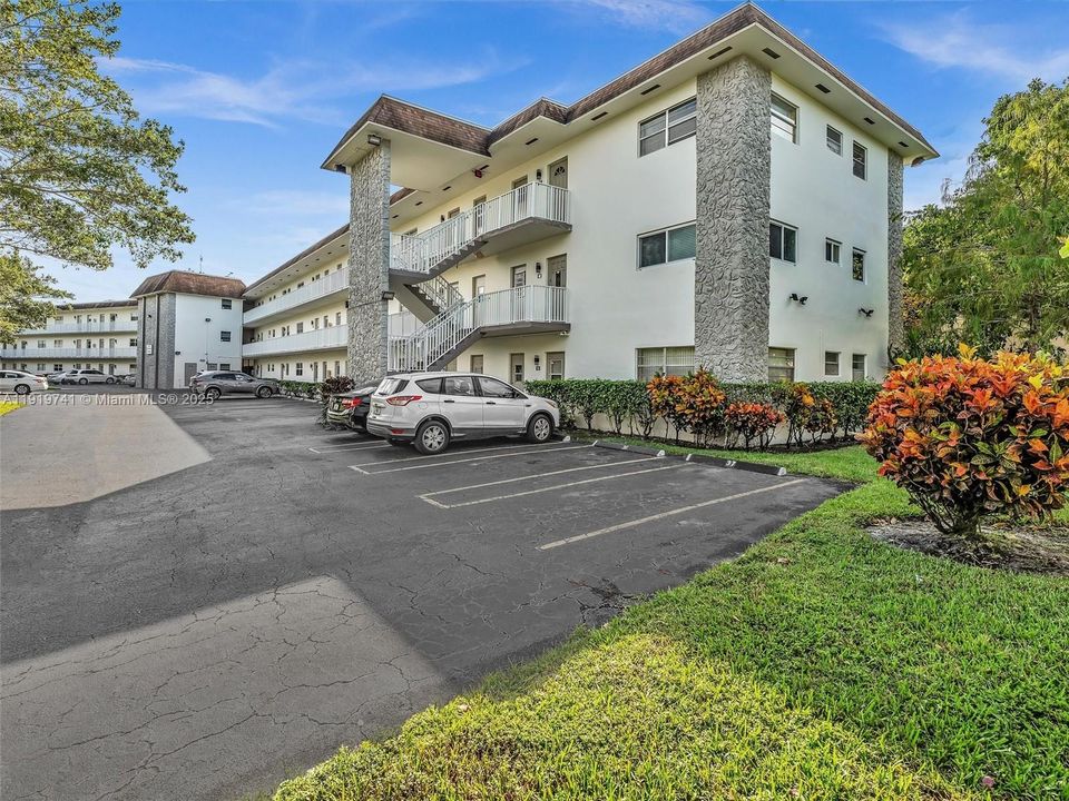 出租: $1,100 (1 贝兹, 1 浴室, 684 平方英尺)