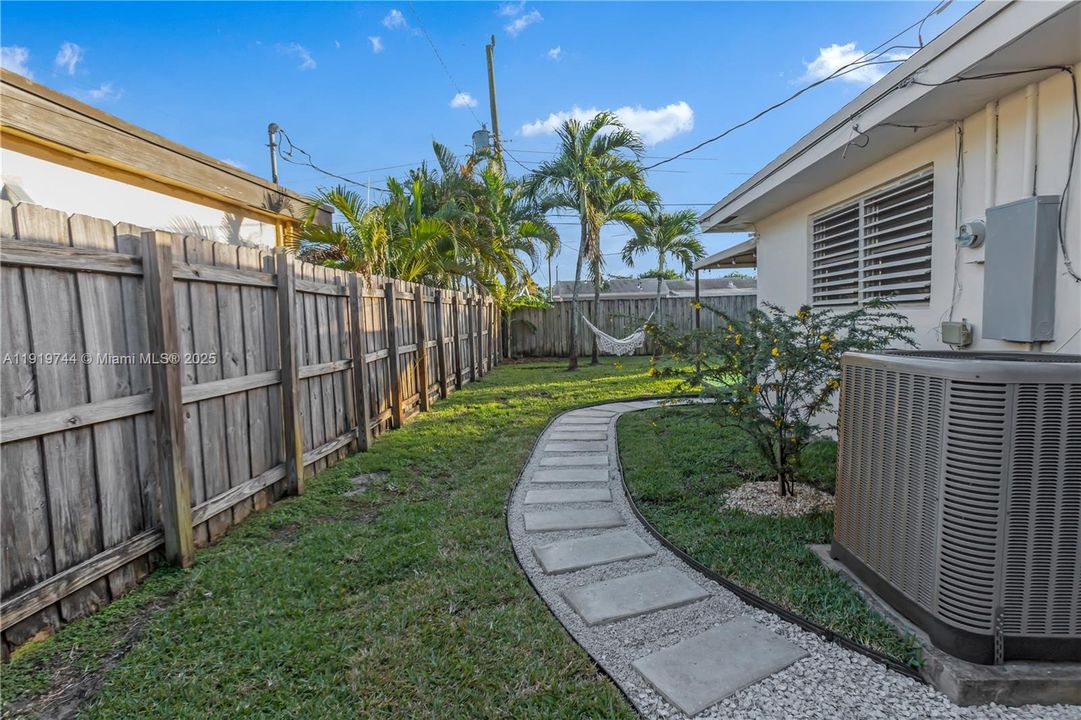 待售: $520,000 (3 贝兹, 2 浴室, 1327 平方英尺)