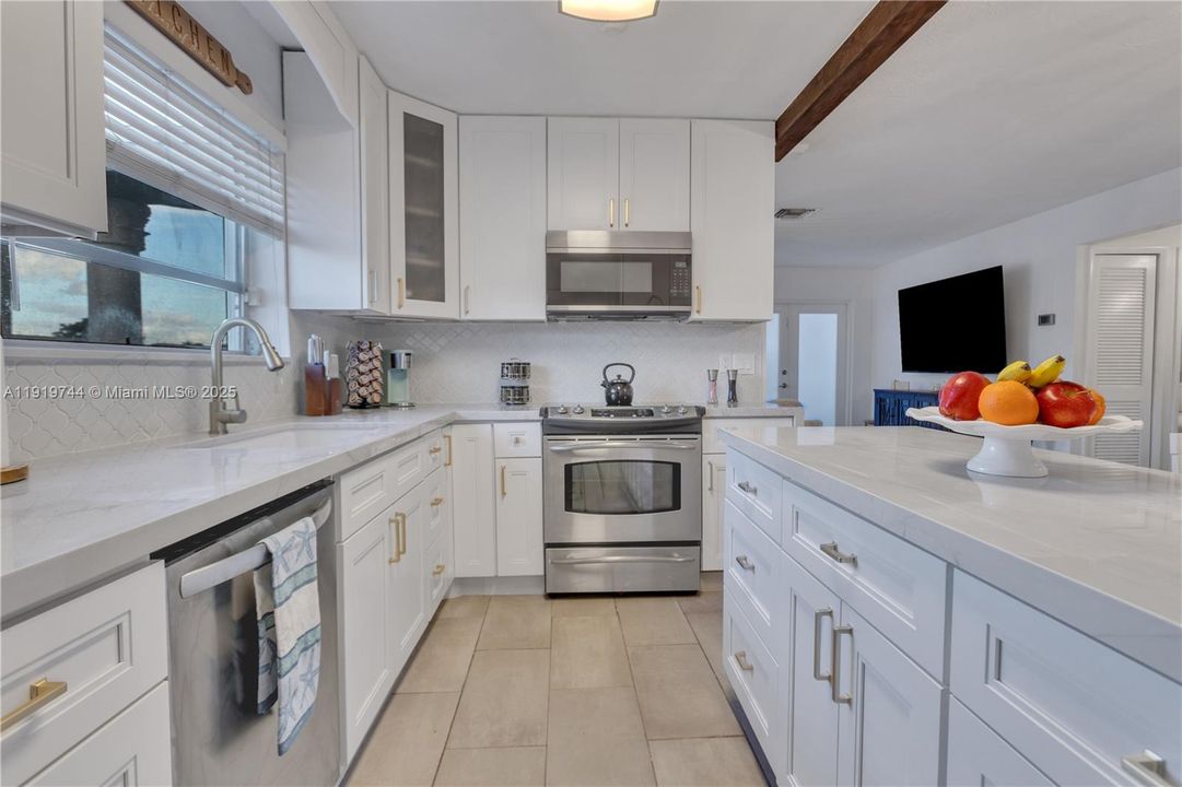 待售: $520,000 (3 贝兹, 2 浴室, 1327 平方英尺)