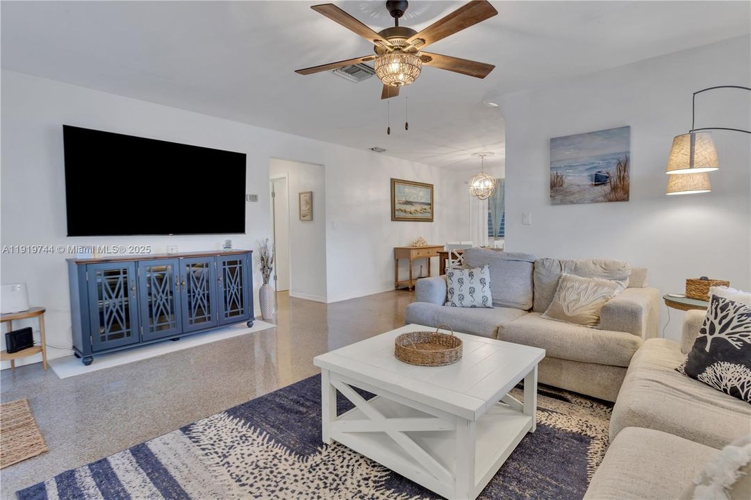 待售: $520,000 (3 贝兹, 2 浴室, 1327 平方英尺)