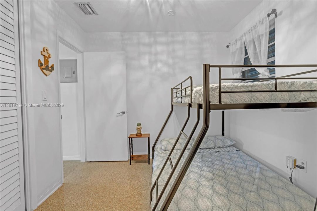 待售: $520,000 (3 贝兹, 2 浴室, 1327 平方英尺)