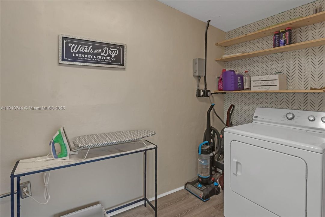 待售: $520,000 (3 贝兹, 2 浴室, 1327 平方英尺)