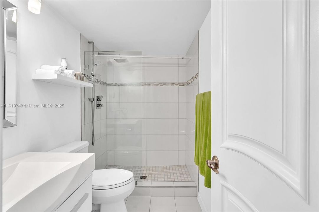 En Venta: $599,000 (2 camas, 2 baños, 1360 Pies cuadrados)