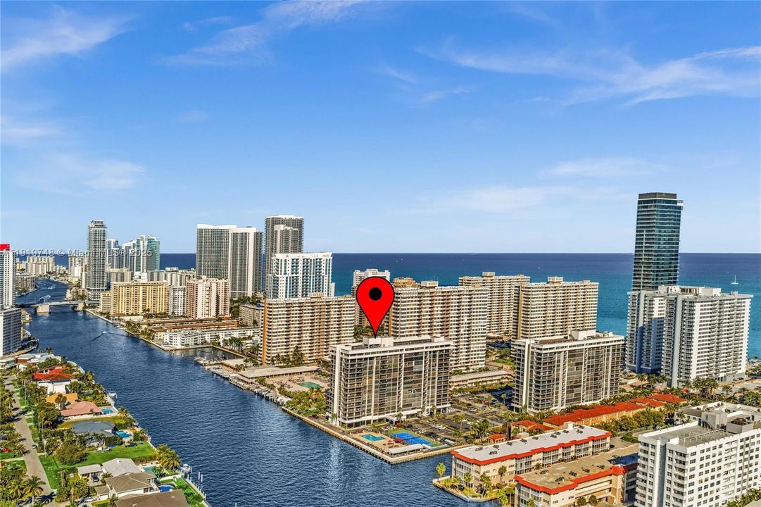 En Venta: $599,000 (2 camas, 2 baños, 1360 Pies cuadrados)