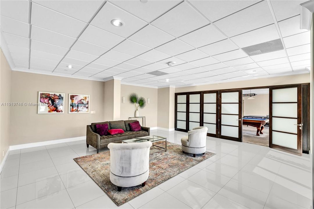 En Venta: $599,000 (2 camas, 2 baños, 1360 Pies cuadrados)