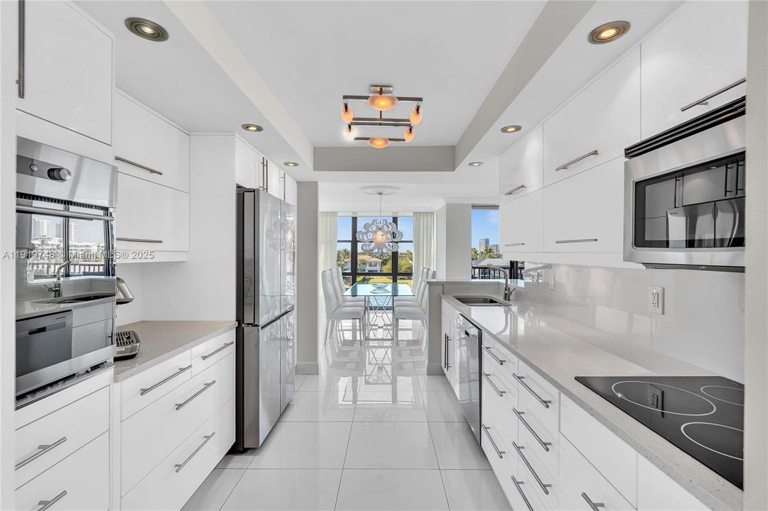 En Venta: $599,000 (2 camas, 2 baños, 1360 Pies cuadrados)