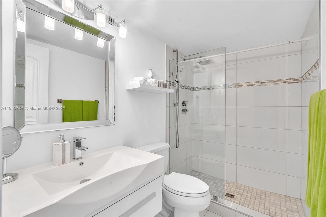 En Venta: $599,000 (2 camas, 2 baños, 1360 Pies cuadrados)