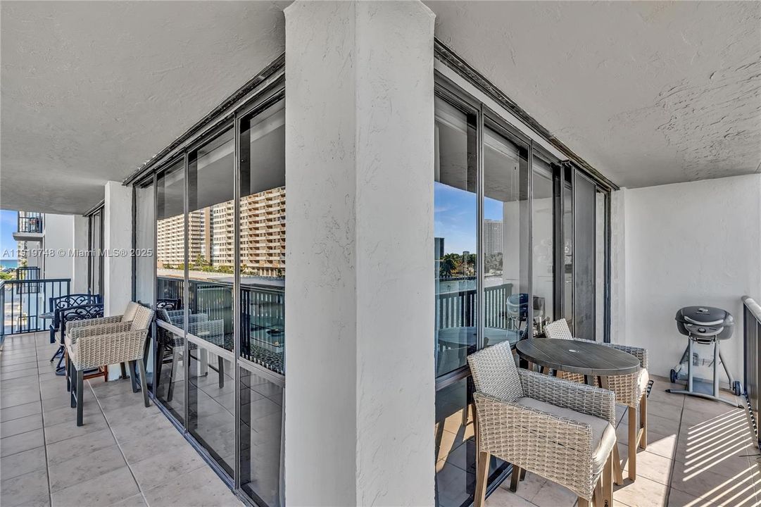 En Venta: $599,000 (2 camas, 2 baños, 1360 Pies cuadrados)