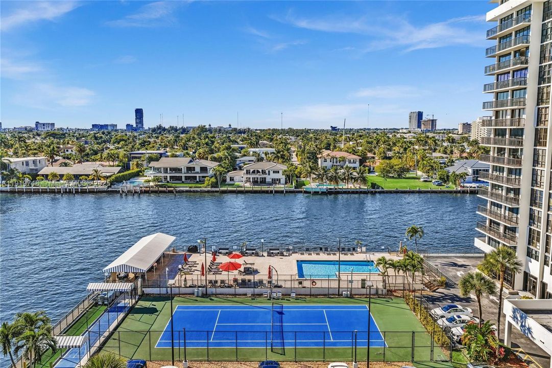 En Venta: $599,000 (2 camas, 2 baños, 1360 Pies cuadrados)