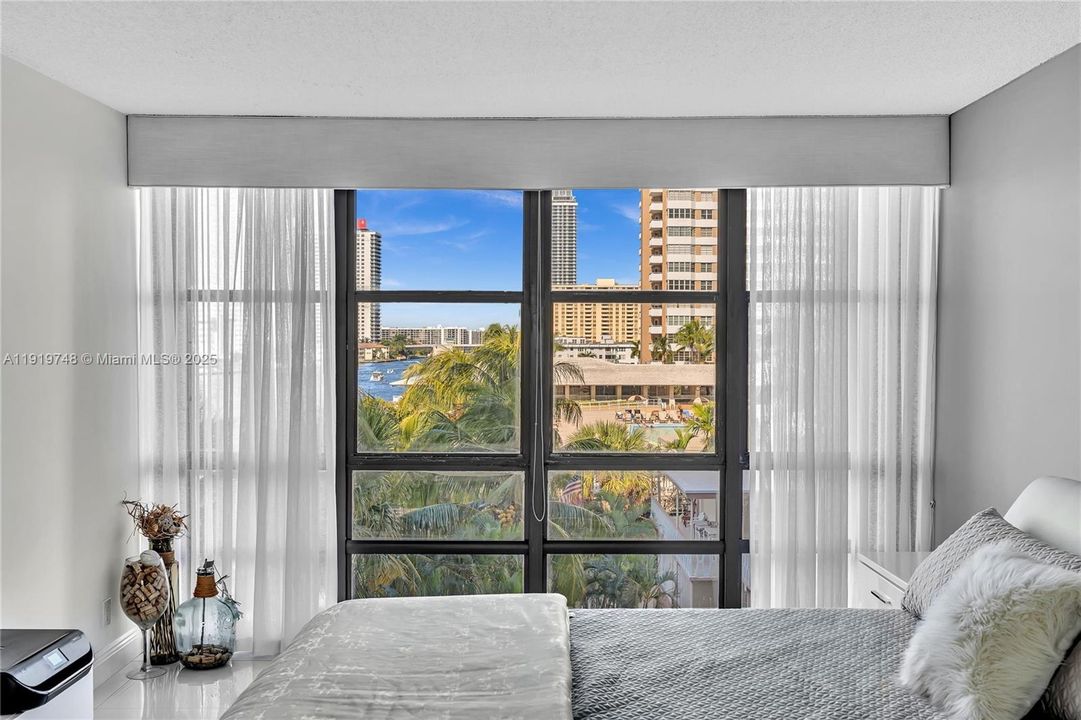 En Venta: $599,000 (2 camas, 2 baños, 1360 Pies cuadrados)