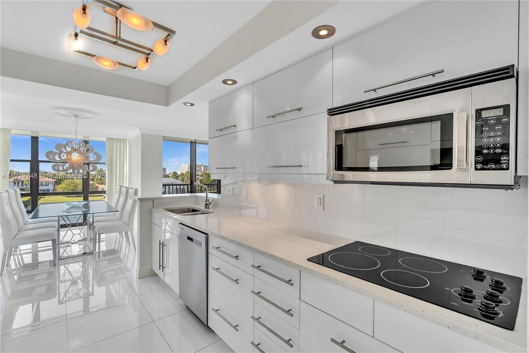 En Venta: $599,000 (2 camas, 2 baños, 1360 Pies cuadrados)