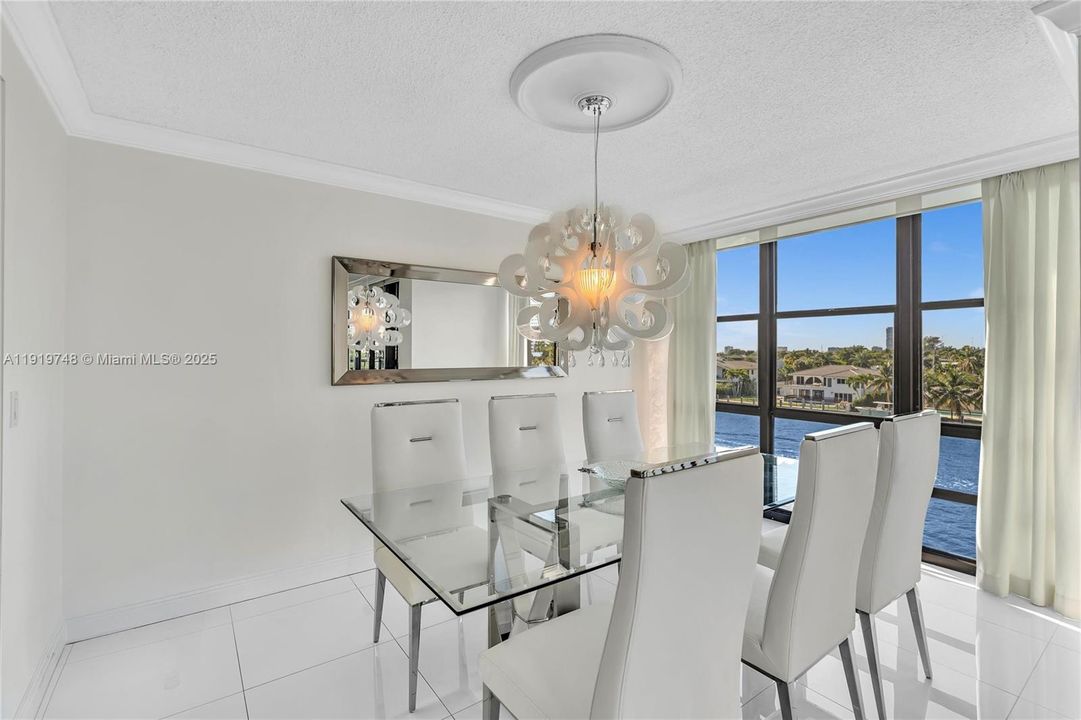 En Venta: $599,000 (2 camas, 2 baños, 1360 Pies cuadrados)