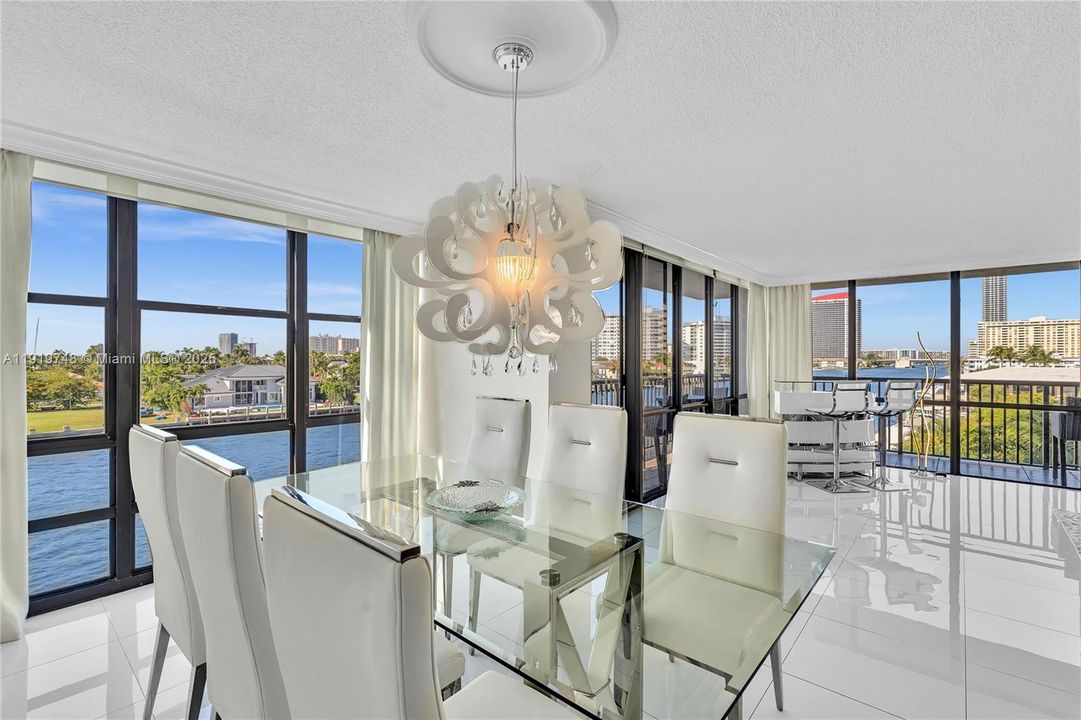 En Venta: $599,000 (2 camas, 2 baños, 1360 Pies cuadrados)