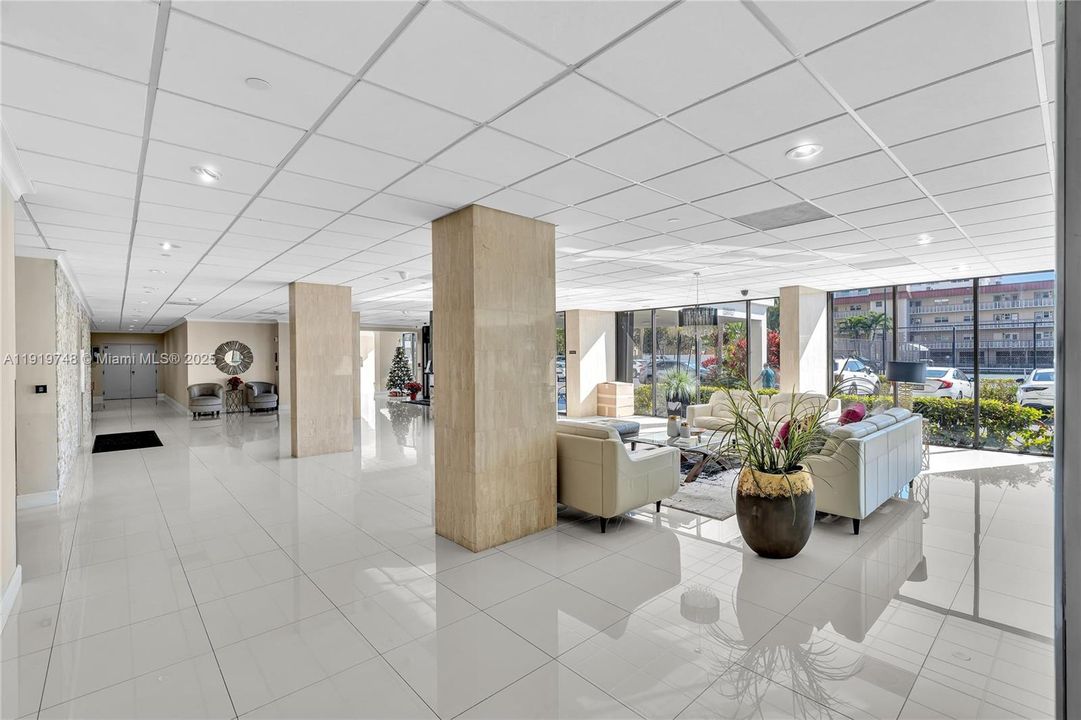 En Venta: $599,000 (2 camas, 2 baños, 1360 Pies cuadrados)