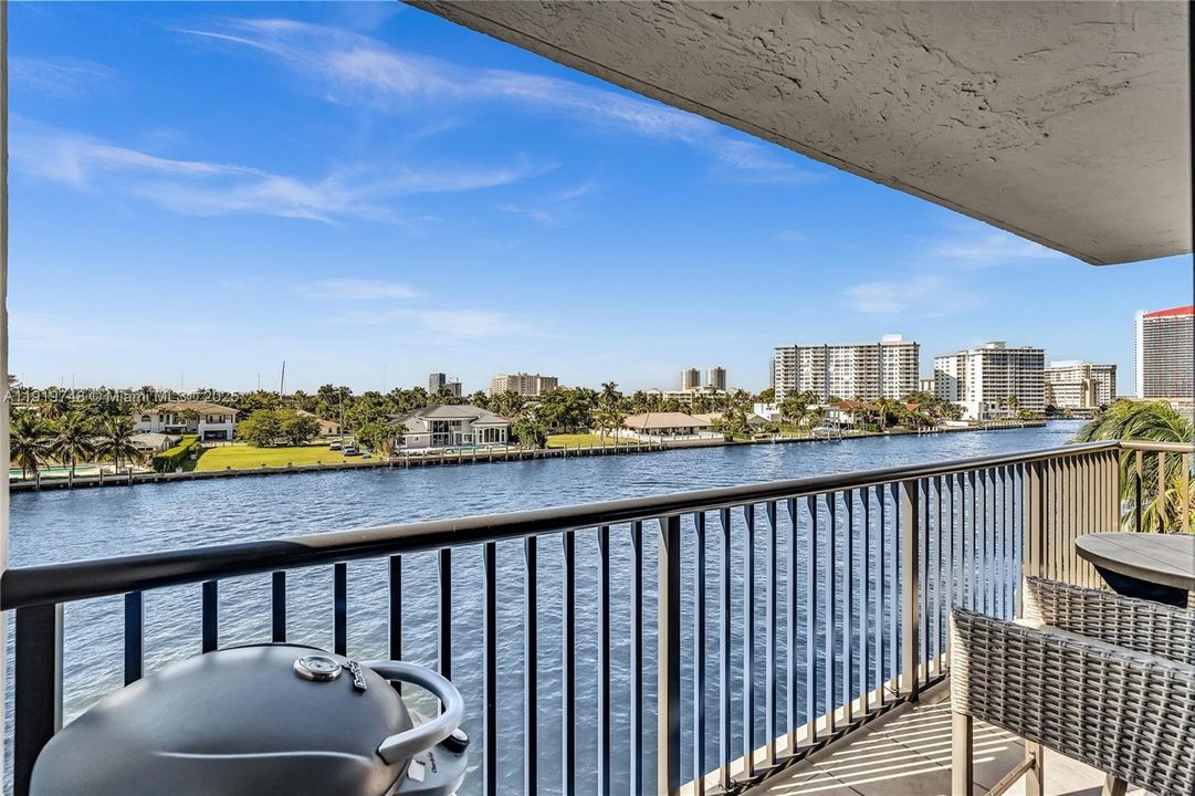 En Venta: $599,000 (2 camas, 2 baños, 1360 Pies cuadrados)