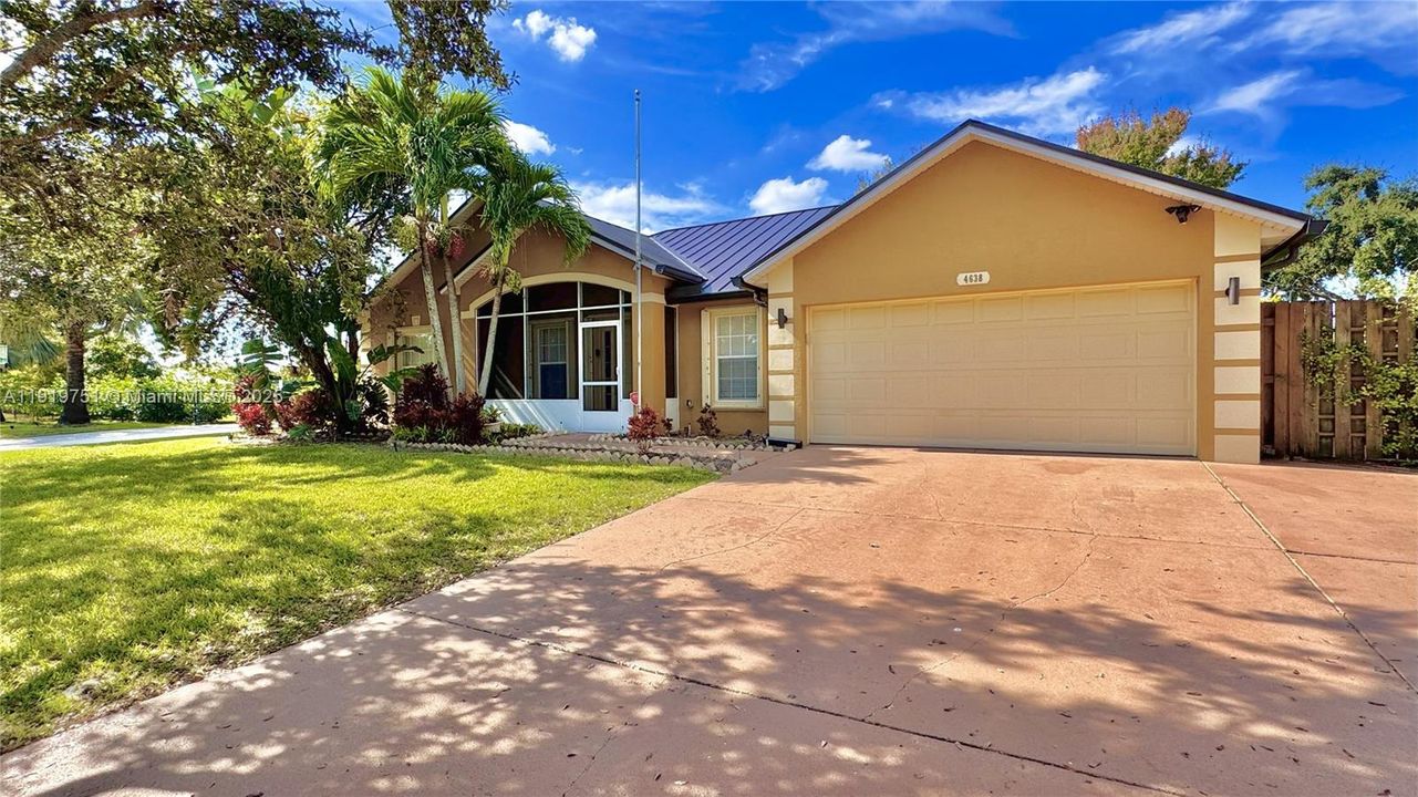 For Sale: $485,000 (3 beds, 2 baths, 1626 Square Feet)