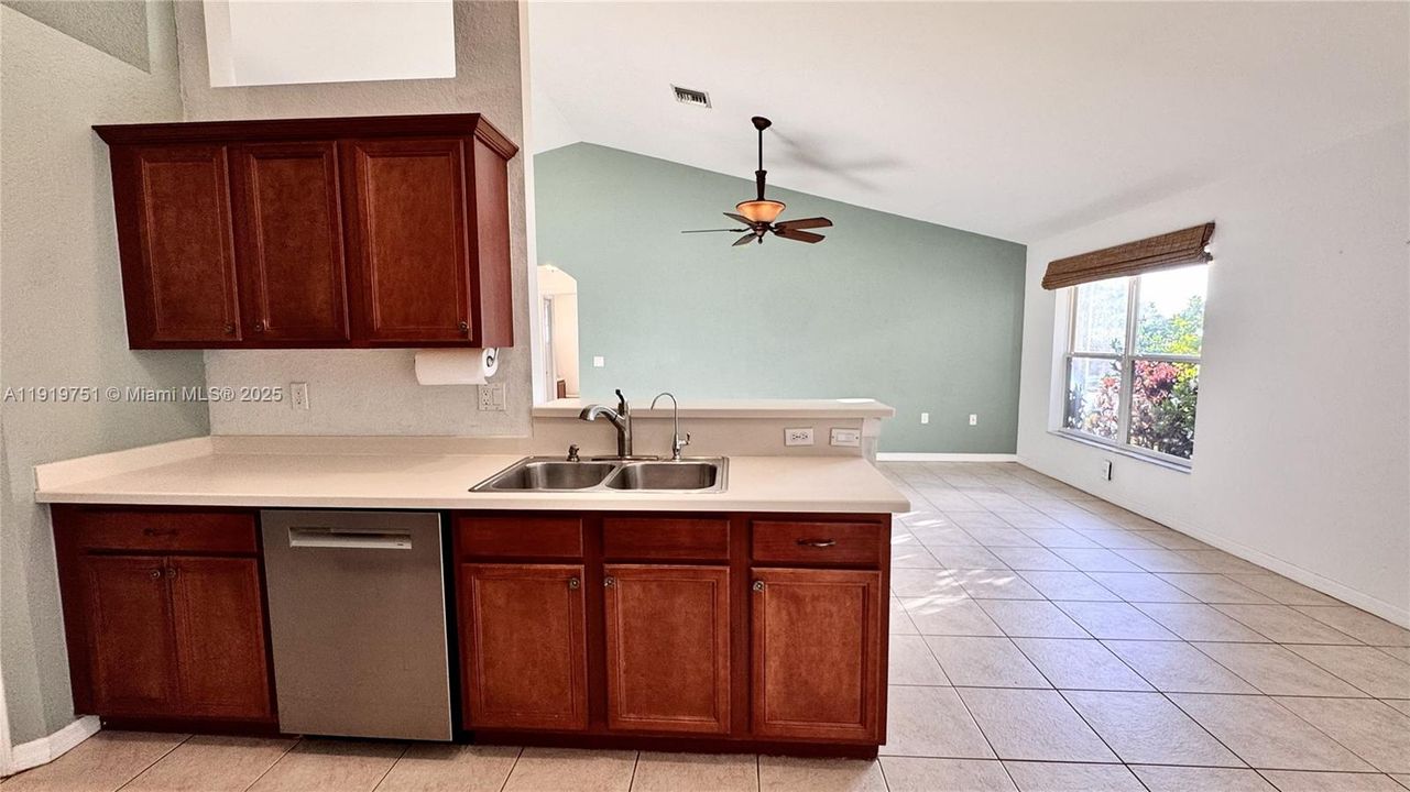 For Sale: $485,000 (3 beds, 2 baths, 1626 Square Feet)