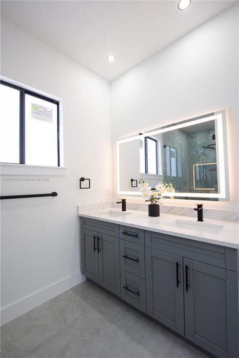 待售: $390,000 (3 贝兹, 2 浴室, 0 平方英尺)