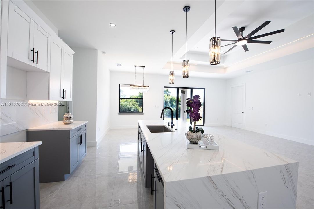 待售: $390,000 (3 贝兹, 2 浴室, 0 平方英尺)